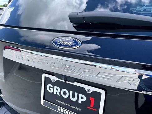 Used 2020 Ford Explorer XLT w/ Equipment Group 202A RWD image 8