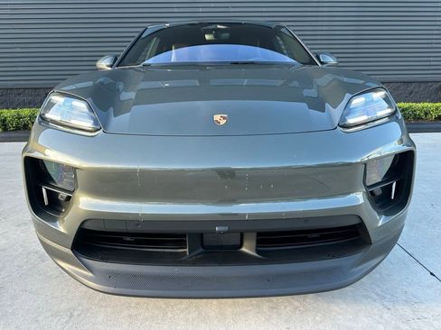 Certified 2025 Porsche Macan Electric image 8