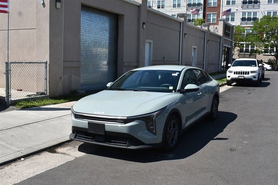 Used 2026 Kia K4 FWD image 3