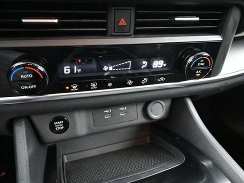 Used 2025 Nissan Rogue SV image 25