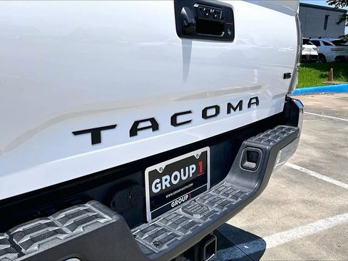 Used 2022 Toyota Tacoma TRD Off-Road AWD/4WD image 29