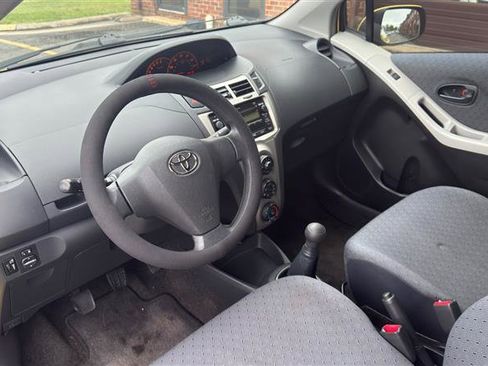 Used 2010 Toyota Yaris 2-Door Hatchback FWD image 17