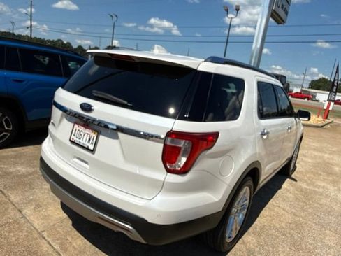 Used 2017 Ford Explorer Limited w/ Equipment Group 301A FWD image 26