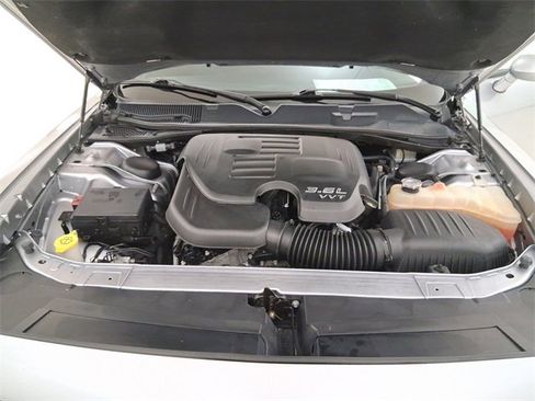 Used 2016 Dodge Challenger SXT w/ Driver Convenience Group image 11