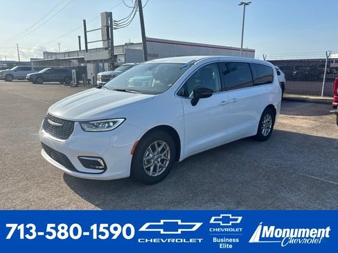 Used 2024 Chrysler Pacifica Touring-L FWD image 1