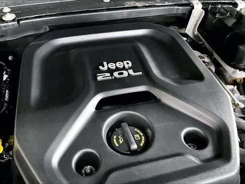 Used 2021 Jeep Wrangler Unlimited Rubicon w/ LED Lighting Group AWD/4WD image 31