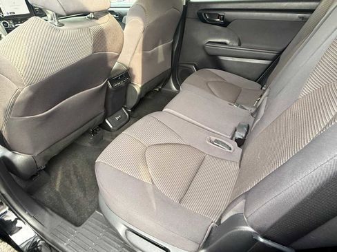 Used 2023 Toyota Highlander LE image 16