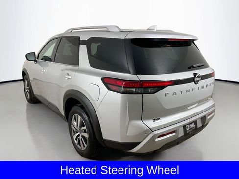 Used 2025 Nissan Pathfinder SL image 6