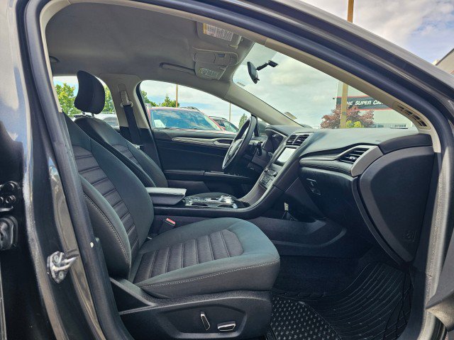 Used 2018 Ford Fusion SE w/ Fusion SE Technology Package FWD image 10