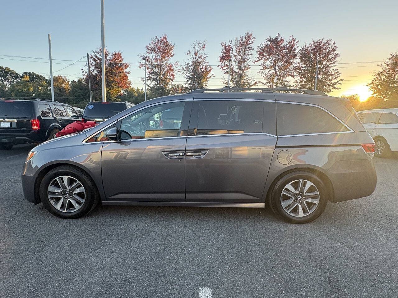 Used 2016 Honda Odyssey Touring Elite image 4
