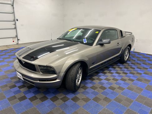 Used 2005 Ford Mustang Deluxe image 8