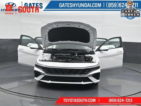 Used 2025 Hyundai Elantra SE FWD image 55