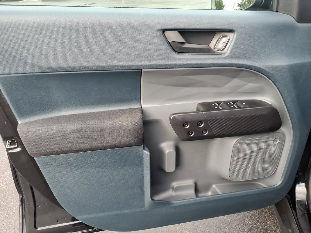 Certified 2025 Ford Maverick XL FWD image 13