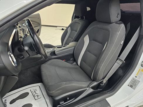 Used 2020 Chevrolet Camaro LT w/ Technology Package image 17