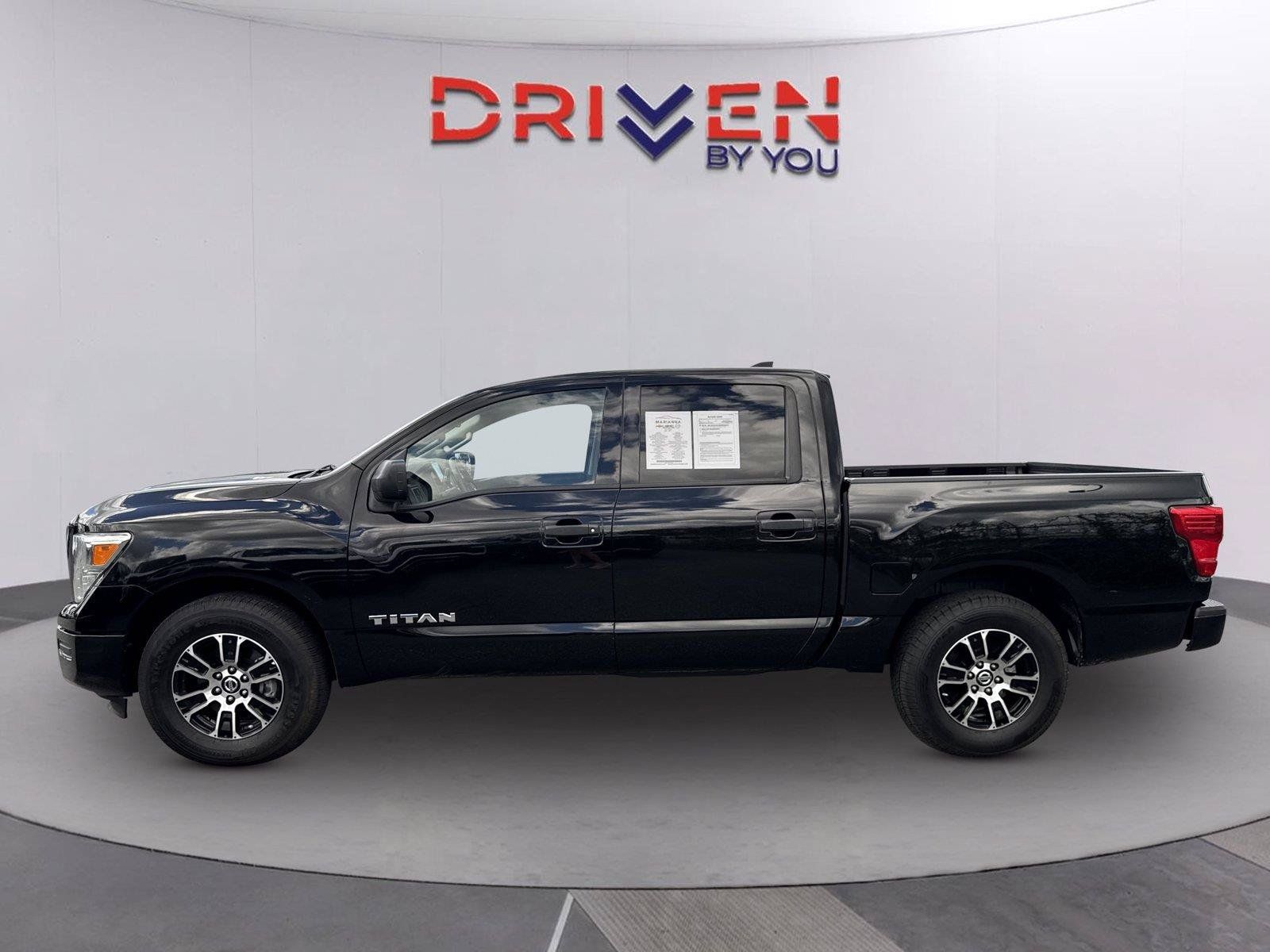 Used 2022 Nissan Titan SV RWD image 6