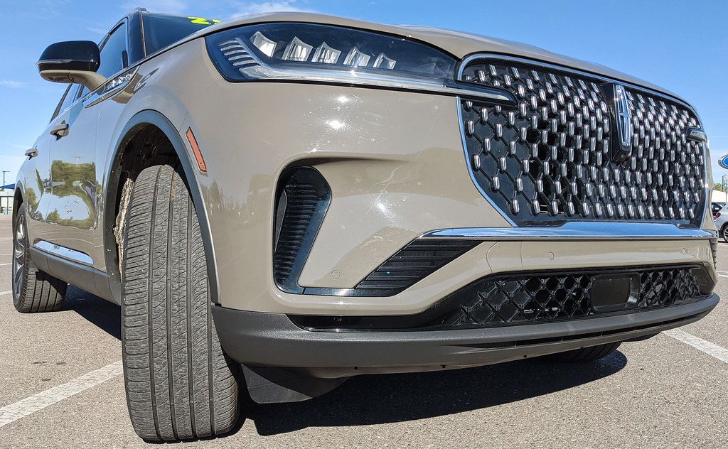 Used 2025 Lincoln Aviator Reserve AWD/4WD image 25