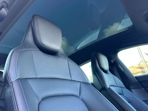 Used 2023 Porsche Taycan image 16