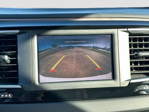 Used 2024 Chrysler Voyager LX image 13