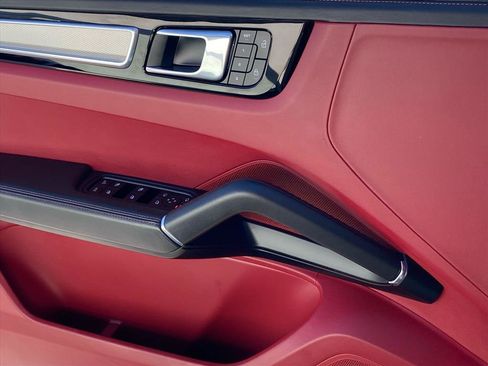 Used 2023 Porsche Cayenne Platinum Edition image 16