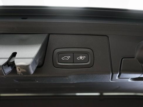 Used 2020 Volvo XC60 T5 Momentum image 53