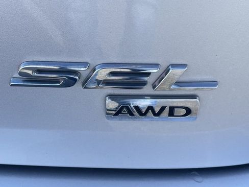 Used 2017 Ford Edge SEL image 21