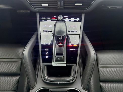 Certified 2023 Porsche Cayenne Platinum Edition AWD/4WD image 20