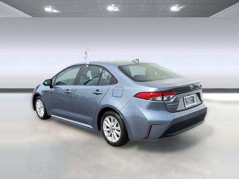 Certified 2024 Toyota Corolla LE w/ LE Convenience Package FWD image 3