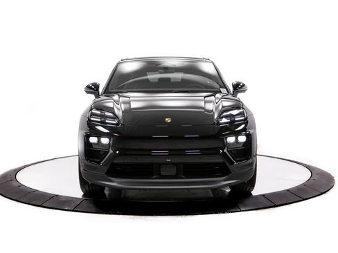 New 2026 Porsche Macan Electric RWD image 10