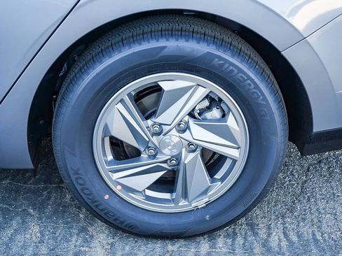 New 2026 Hyundai Elantra SE image 11