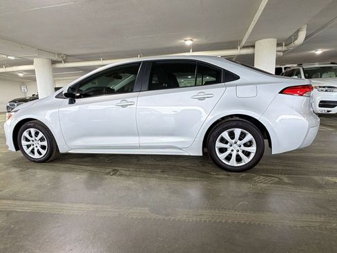 Used 2023 Toyota Corolla LE image 2