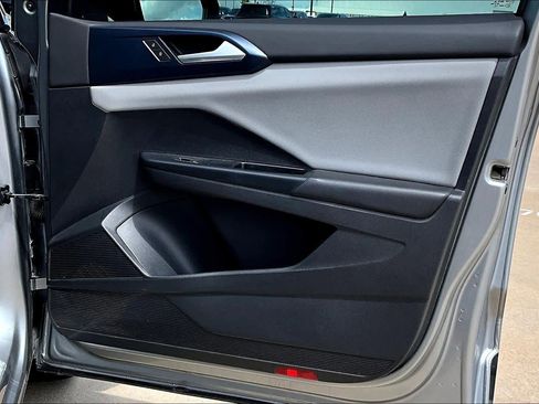 Used 2022 Volkswagen Taos SE image 22