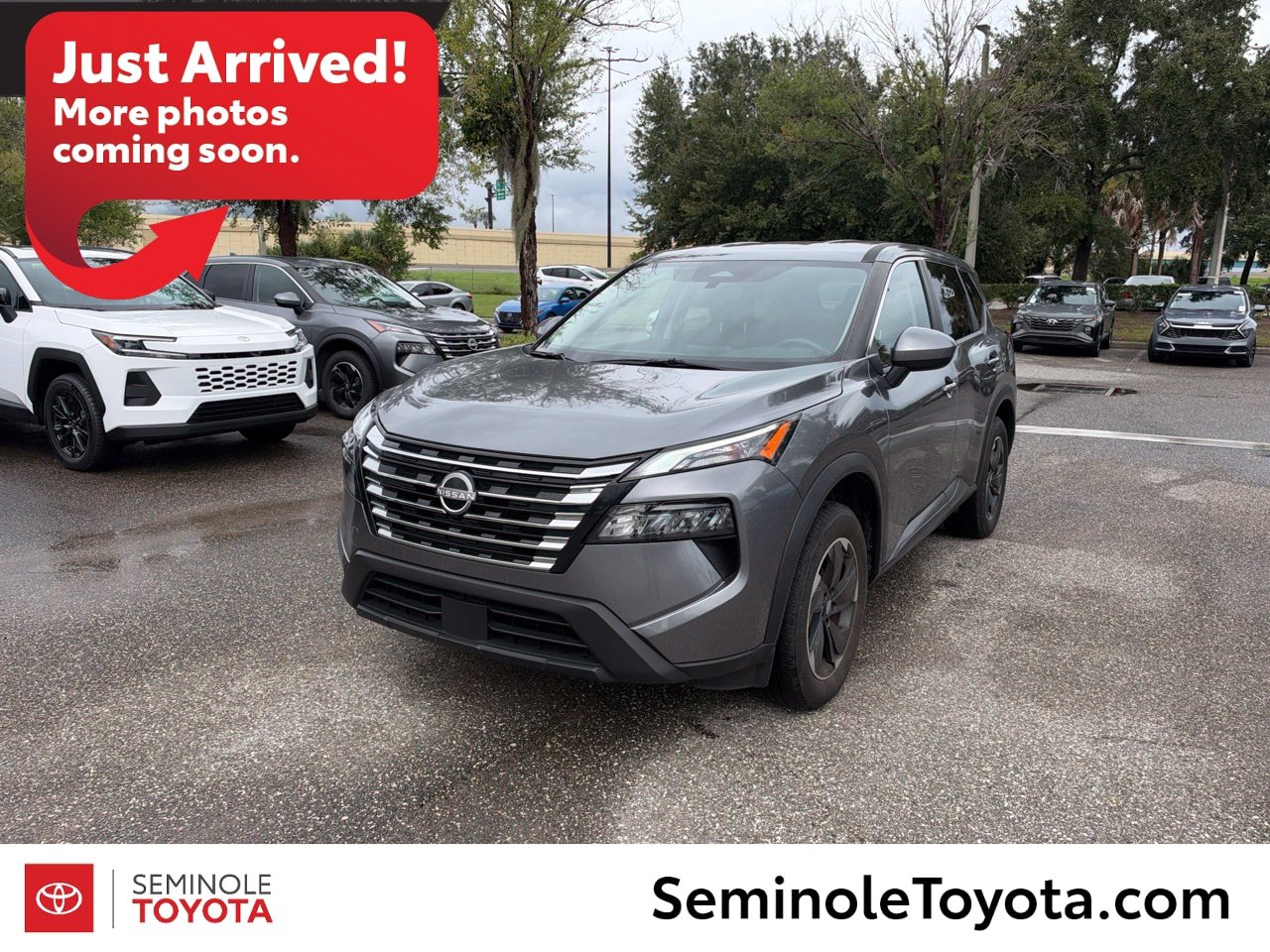 Used 2025 Nissan Rogue SV FWD image 1