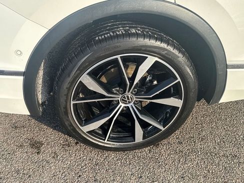 Used 2022 Volkswagen Tiguan SEL R-Line image 46