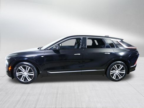 Used 2024 Cadillac Lyriq Luxury w/ LPO, Floor Liner Package AWD/4WD image 4