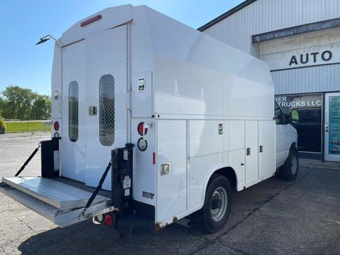 Used 2012 Ford E-350 and Econoline 350 Super Duty w/ Class I Trailer Tow Pkg image 5