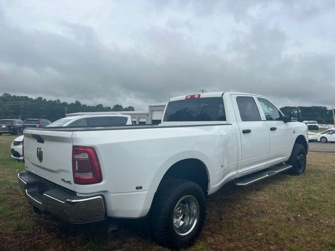 Used 2023 RAM 3500 Tradesman w/ Chrome Appearance Group AWD/4WD image 4