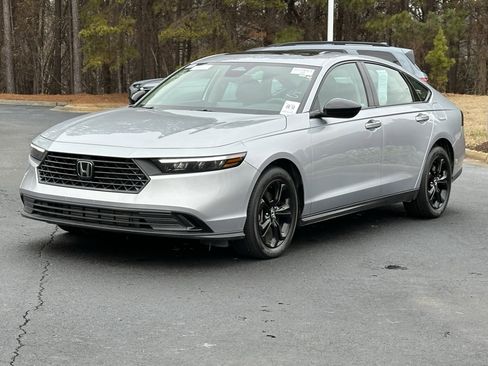 Used 2025 Honda Accord SE image 5