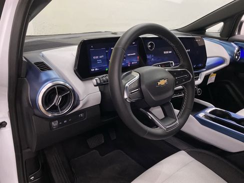 Used 2025 Chevrolet Equinox EV LT w/ Convenience Package image 2