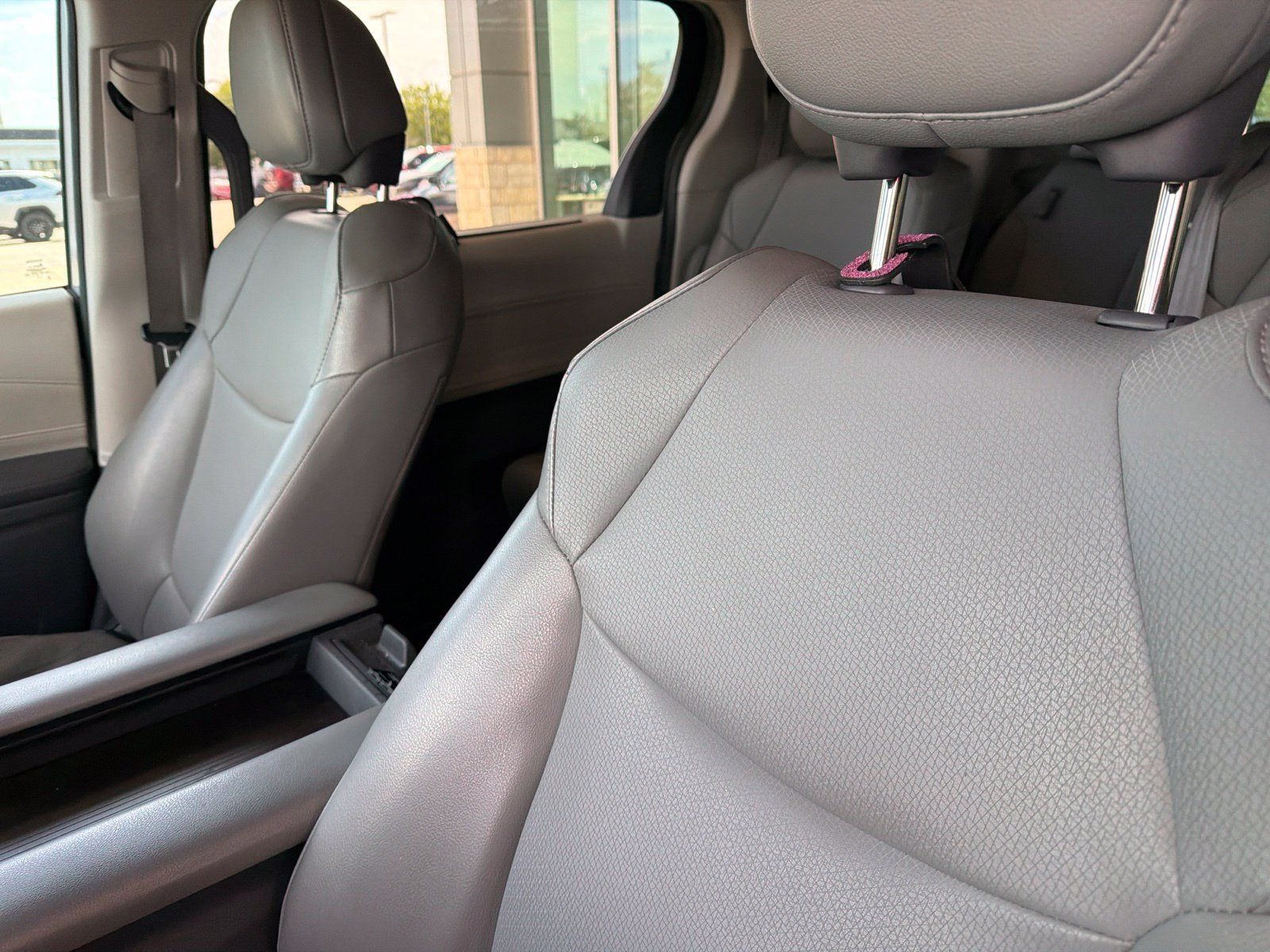 Used 2021 Toyota Sienna XLE FWD image 12