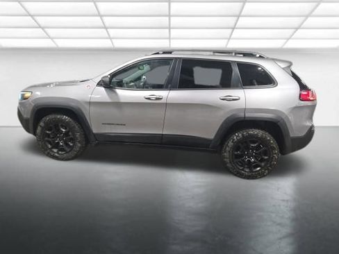 Used 2019 Jeep Cherokee Trailhawk image 8