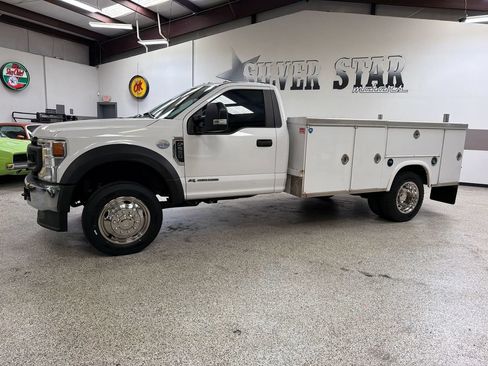 Used 2020 Ford F550 2WD Regular Cab Super Duty image 2