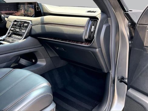 Certified 2025 Nissan Armada SL RWD image 19