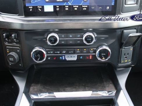 Used 2023 Ford F250 Lariat w/ Sport Appearance Package AWD/4WD image 18