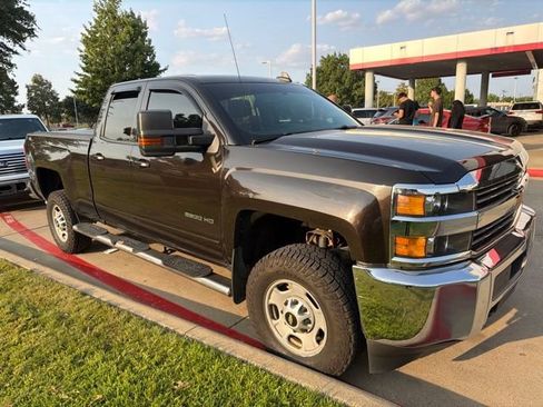 Used 2018 Chevrolet Silverado 2500 LT AWD/4WD image 3
