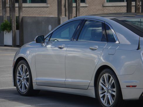 Used 2014 Lincoln MKZ Sedan 4D w/ Equipment Group 102A Reserve image 20