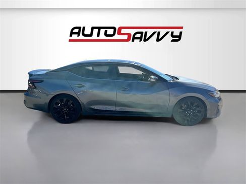 Used 2023 Nissan Maxima SR w/ Sport Mat Group image 8