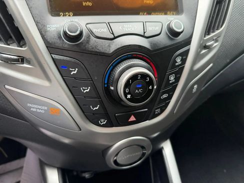 Used 2013 Hyundai Veloster FWD image 15