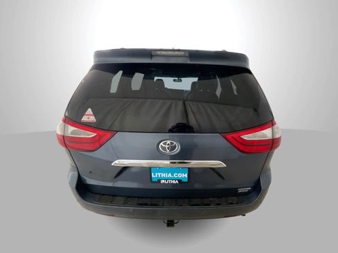 Used 2017 Toyota Sienna Limited Premium image 7