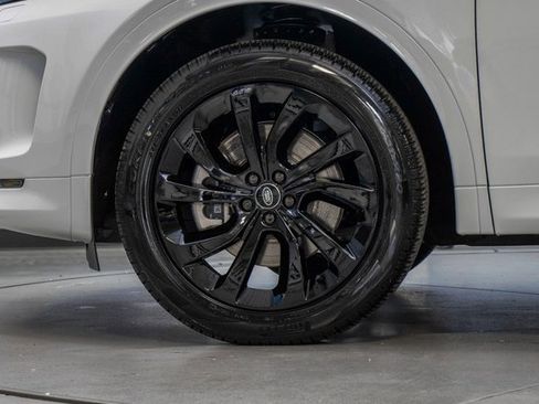 Used 2023 Land Rover Discovery Sport SE R-Dynamic image 7