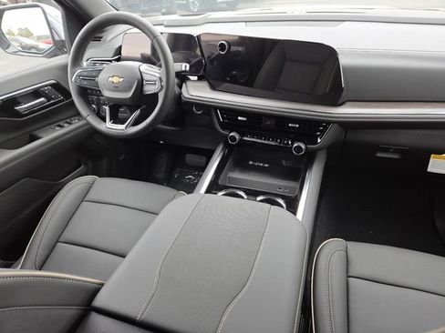 New 2025 Chevrolet Suburban Premier image 32